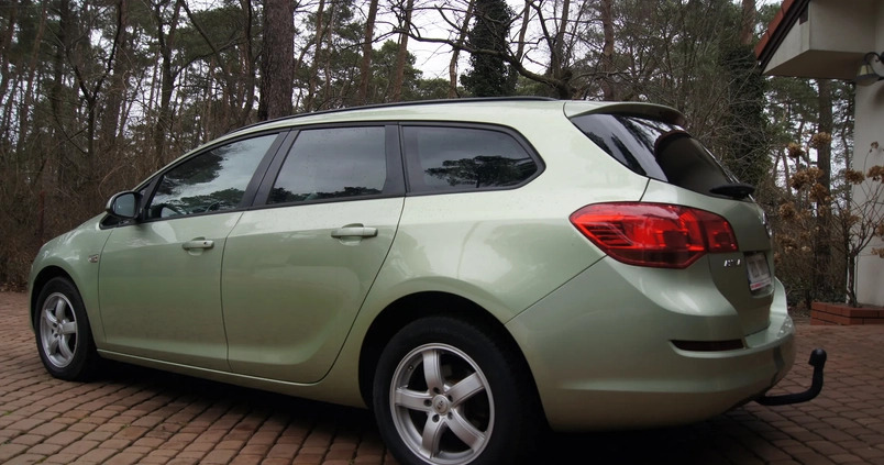 Opel Astra cena 26900 przebieg: 136000, rok produkcji 2011 z Kałuszyn małe 379